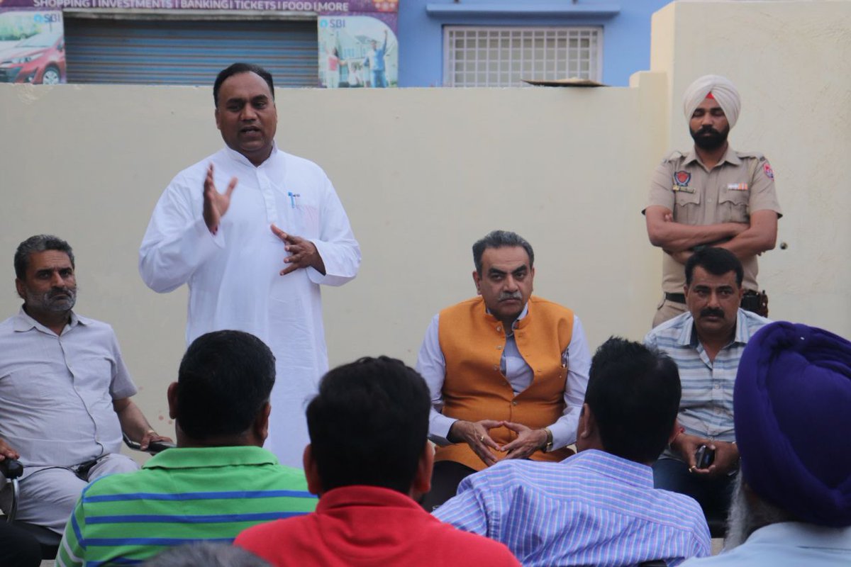 SanjayTandonBJP's tweet photo. Told the villagers in Kaimbwala about Kisan Sanman Nidhi Yojna of giving Rs 6000/-aid annually of which 2000/-has been paid.Told them that 10crore toilets have been made and the availablity of subsidised LPG under Ujjwala Yojana.#chaipecharcha at Sarpanch Sony's house. #NaMoAgain https://t.co/DlVGjv0nw8