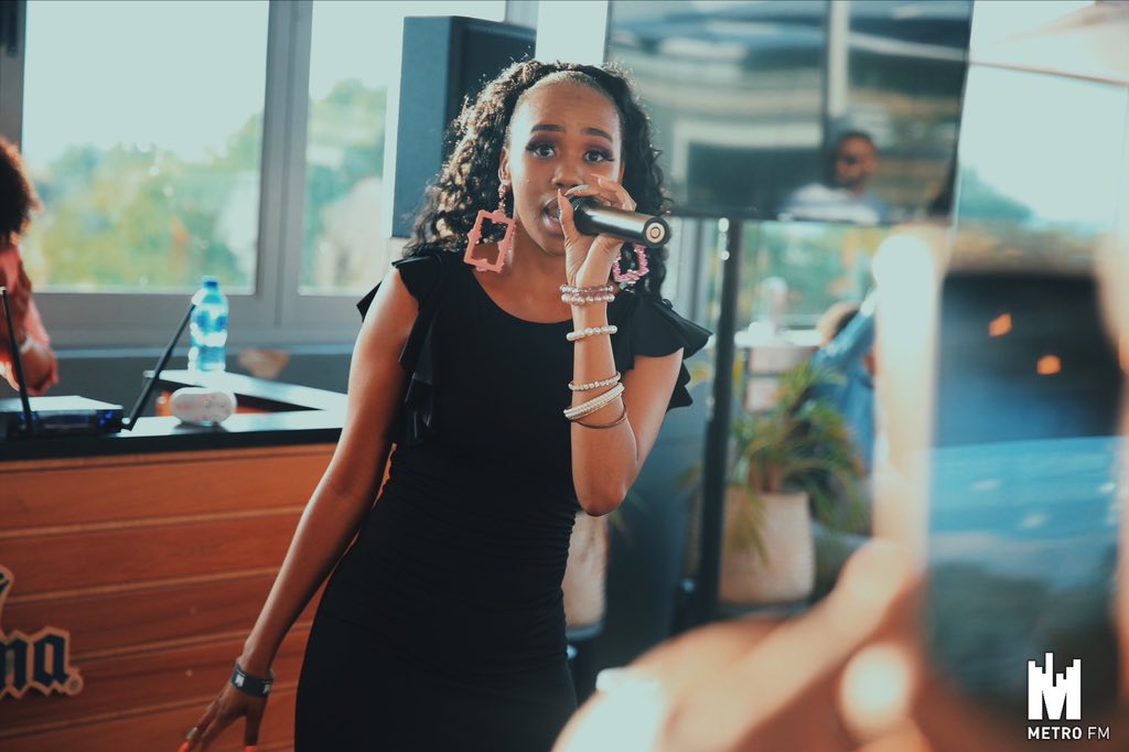 METROFMSA's tweet photo. Performances by @Nontu_X  on #TapIntoMetro @cadbury_sa - #GetLosteInTheTaste
#MuchMuchMore @SKYYvodkaSA #ThePerfectShadeOfBLUE https://t.co/wmApORdlRD