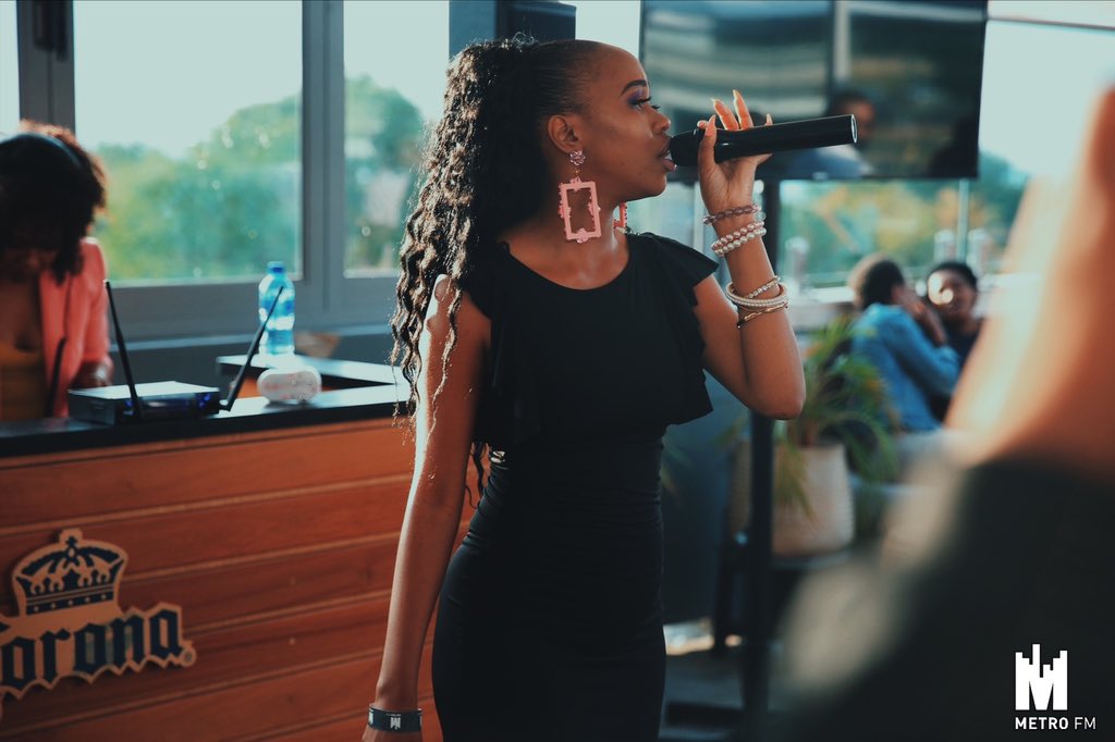 METROFMSA's tweet photo. Performances by @Nontu_X  on #TapIntoMetro @cadbury_sa - #GetLosteInTheTaste
#MuchMuchMore @SKYYvodkaSA #ThePerfectShadeOfBLUE https://t.co/wmApORdlRD