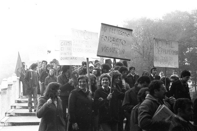 IveserVenezia's tweet photo. una priorità disattesa da decenni
oggi una vera e propria #emergenza
@IveserVenezia studia e approfondisce il passato, ma non si sottrae ad essere un "luogo" vivo del presente
#stopesodo https://t.co/EUgHnRE5L4