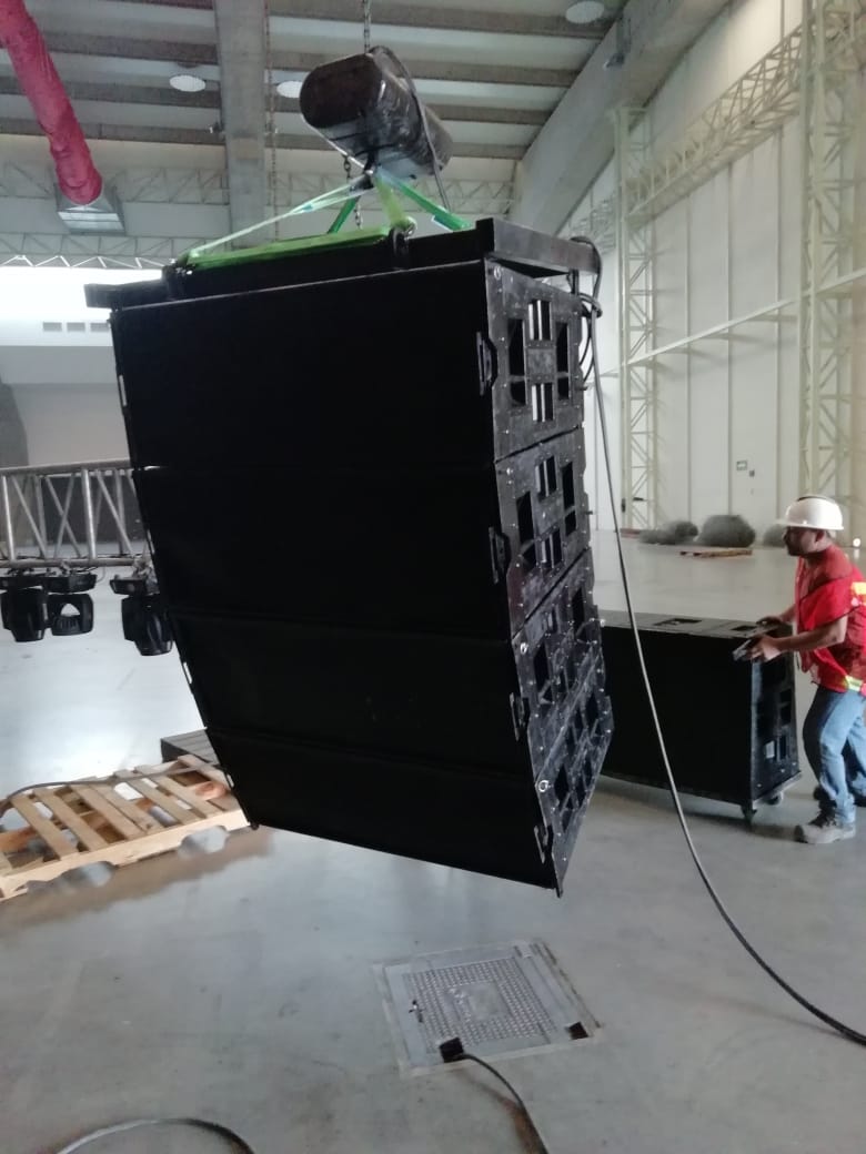 PueblaPalenque's tweet photo. Vamos avanzando a excelente ritmo y con toda la actitud en la colocación de nuestro #raider de audio, video e iluminación gracias @arllenti #producciones para estar listos para el fin de semana de apertura el 12 y 13 de abril con @haashoficial y @Calibre50 https://t.co/hSynIkPwwY