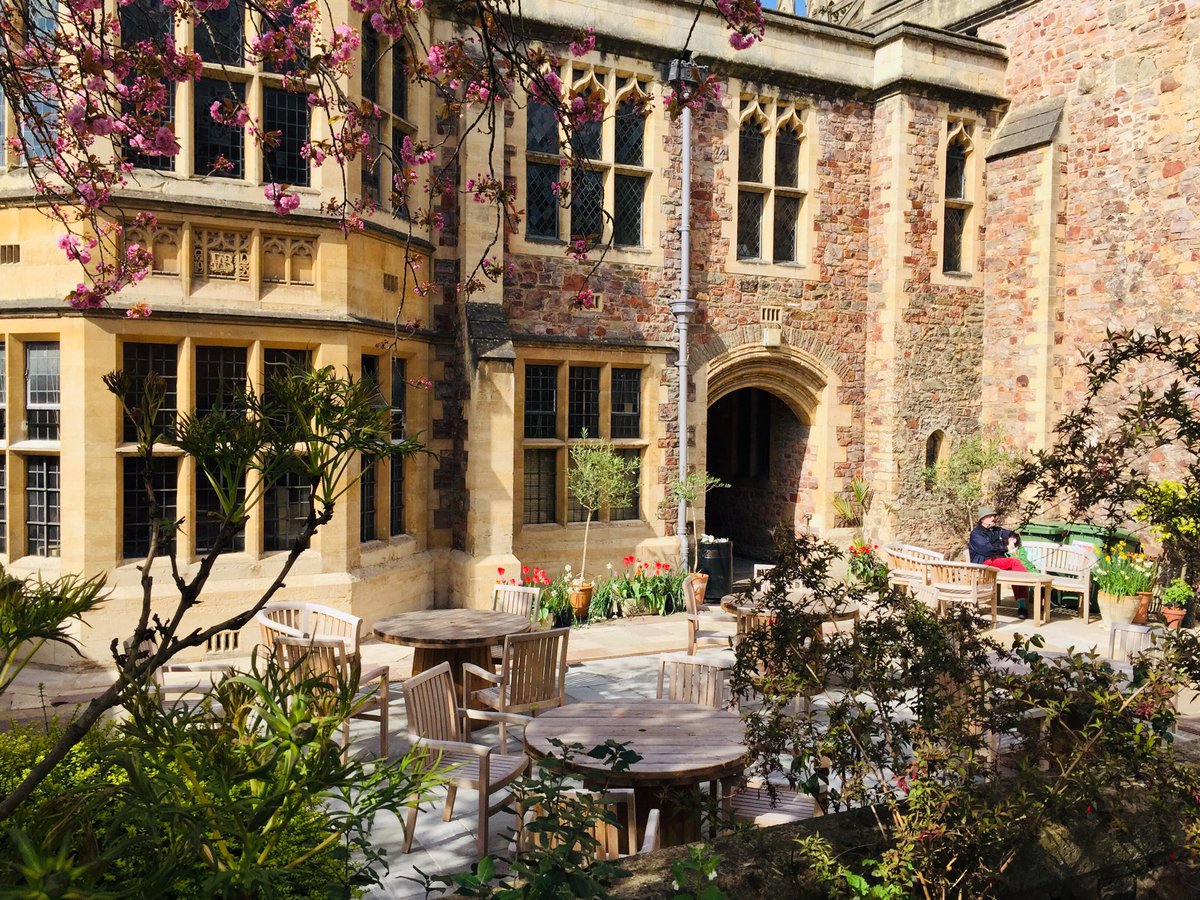 Coffee time at Bristol Cathedral ☕️💒☕️#bristolcathedral #teagardens #flowers #bristol #eveningpost #bristolpost #churches 💐🌞🧁☕️🥇

youtu.be/FFDLbZrO3xE 👍❤️💐🎁