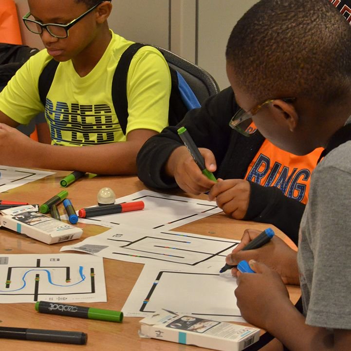 CodeStreamDTX's tweet image. #throwbackthurdsay to our @TPHDallas Summer Camp from 2018! We loved teaching such awesome kids and can't wait to do more events like this 🙂 #education #codestreamstudios #stem