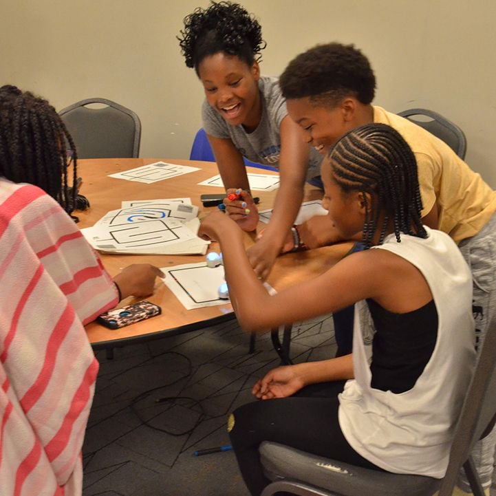 CodeStreamDTX's tweet image. #throwbackthurdsay to our @TPHDallas Summer Camp from 2018! We loved teaching such awesome kids and can't wait to do more events like this 🙂 #education #codestreamstudios #stem