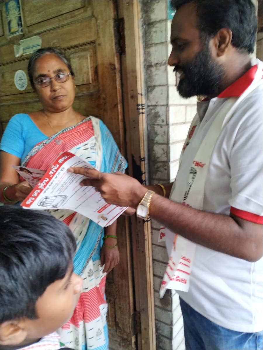 pvnraaz's tweet photo. 18వ వార్డ్, ఎ.యు అవుట్ గేట్, కిర్లంపూడి లేఔట్, వై.ఎం.సి.ఏ ఏరియాలో జనసేన ప్రచారం @JanaSenaParty
@PawanKalyan @99tvtelugu https://t.co/go58Dotake