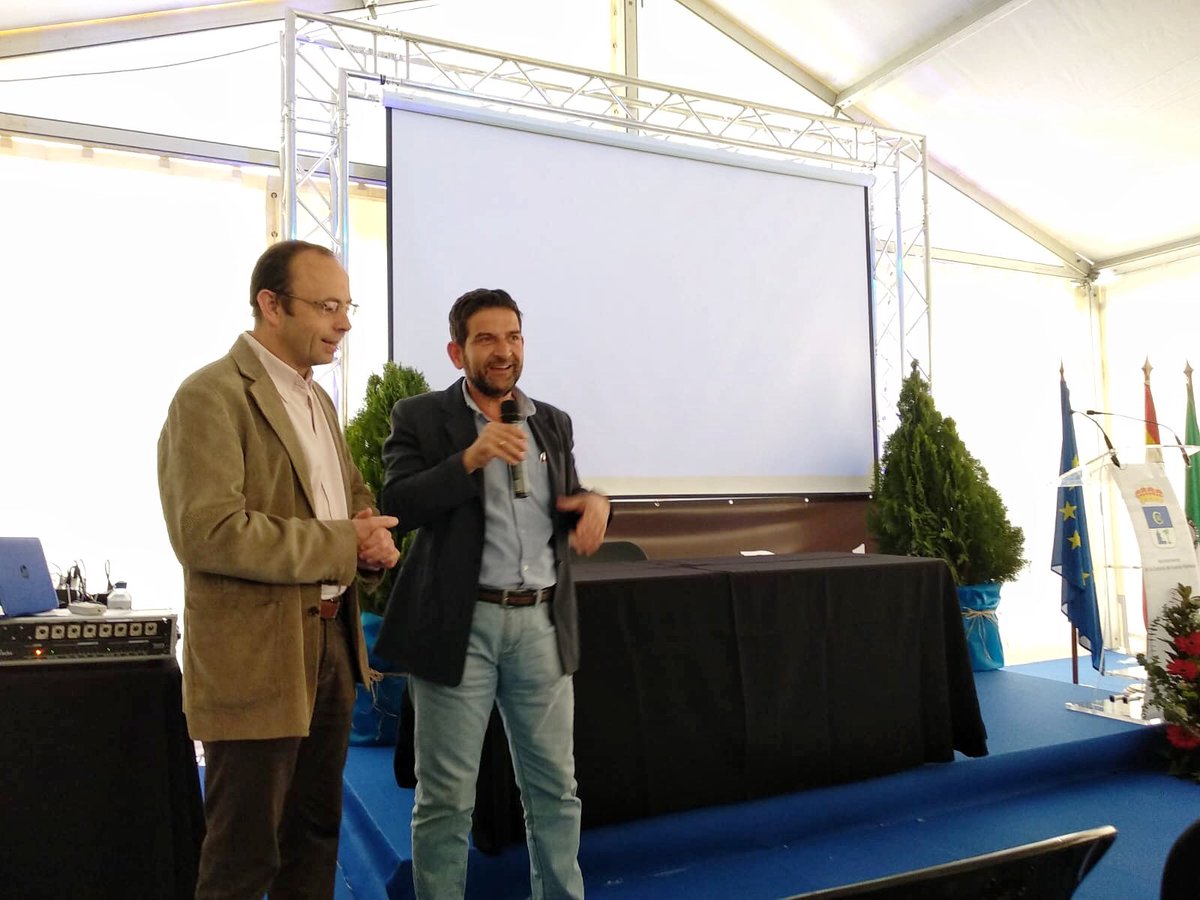 ETSIAMCordoba's tweet photo. 🗣“Estrategia de inserción laboral para jóvenes en la agricultura de regadío”, con el patrocinio de @caixabank
@AdolfoPAcevedo, Subdirector de Estudiantes y Proy. Empresarial @ETSIAMCordoba 
#EXPOFARE19 
Junto a @EmilioCamacho5, Catedrático de Hidráulica y resto de ponentes https://t.co/GjmJ7oDMZ9