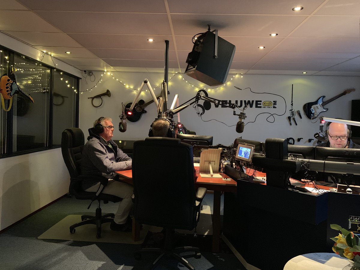 Ik mag weer ‘s opdraven bij <a href="/VeluweFm/">VeluweFM</a> in het programma <a href="/KleinDenHaag/">Klein Den Haag</a> met de presentatoren @pebrink en <a href="/BKlompenhouwer/">Bert Klompenhouwer</a>. Vanavond gaat het over het #centrumplan #Putten. #WCP