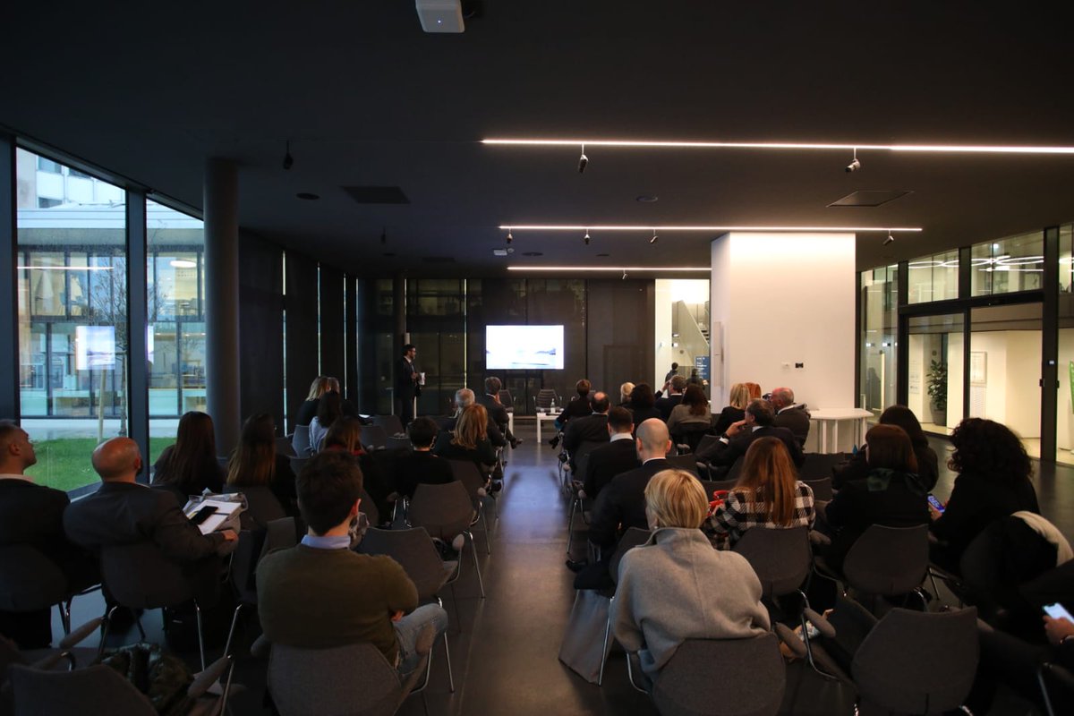 LuissBusiness's tweet photo. La sfida principale per la #lesdership oggi è comprendere il cambiamento, definire la strategia e vivere l'adattamento continuo come un fattore di normalità | Il direttore #LUISSBusiness @PBoccardelli per #FastEvolutionLeadership a @MilanoLUISSHub https://t.co/ykLOHesxk8