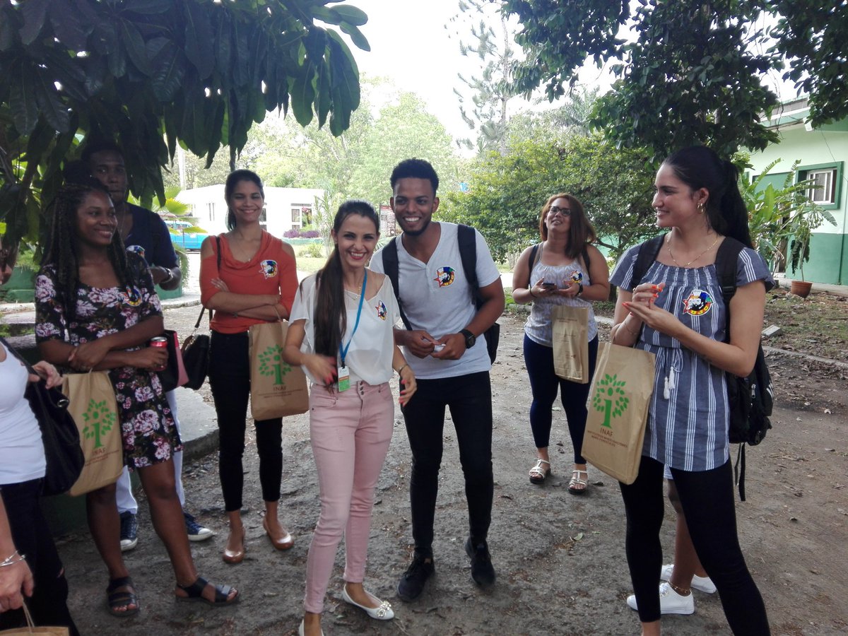 Intercambio con jóvenes investigadores militantes de la @UJCuba y las Btj sobre las potencialidades q tenemos. En el @CUBAINAF del @GAgroforestal el futuro se asegura desde el presente. #SomosCuba #SomosContinuidad @MINAGCuba @YdaelB