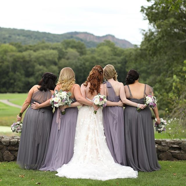 Here’s to all the women in our lives that support and inspire us everyday 💜 (📷 : @copperandconfettico) ift.tt/2G3yOwN