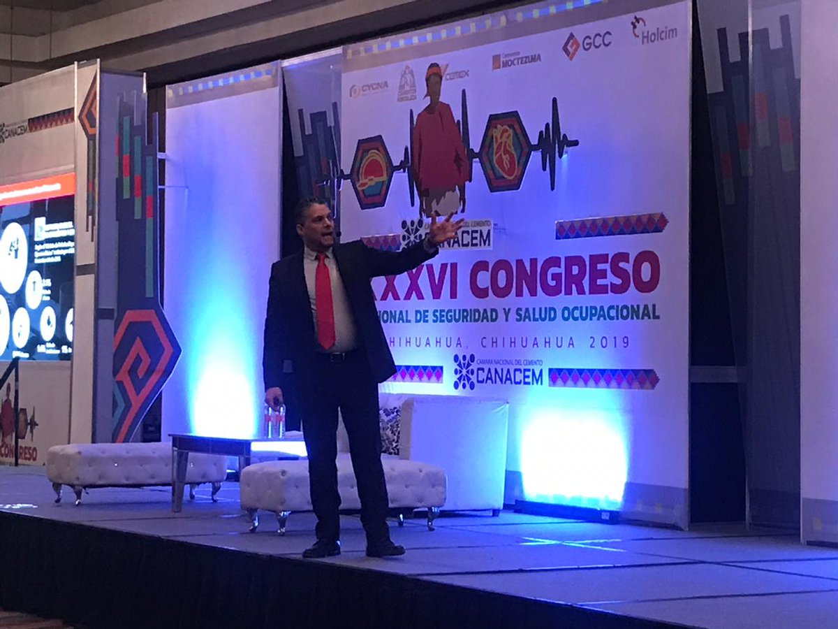 Canacem_Mx's tweet photo. Iniciamos nuestro Congreso de Seguridad y Salud Ocupacional con la Conferencia de Juan Manuel Rotter Alday, compartiendo sus experiencias sobre la importancia de la actividad fisica en el trabajo.
#70CANACEM #ConstruimosunMéxicomásfuerte https://t.co/fQ2dewCc87