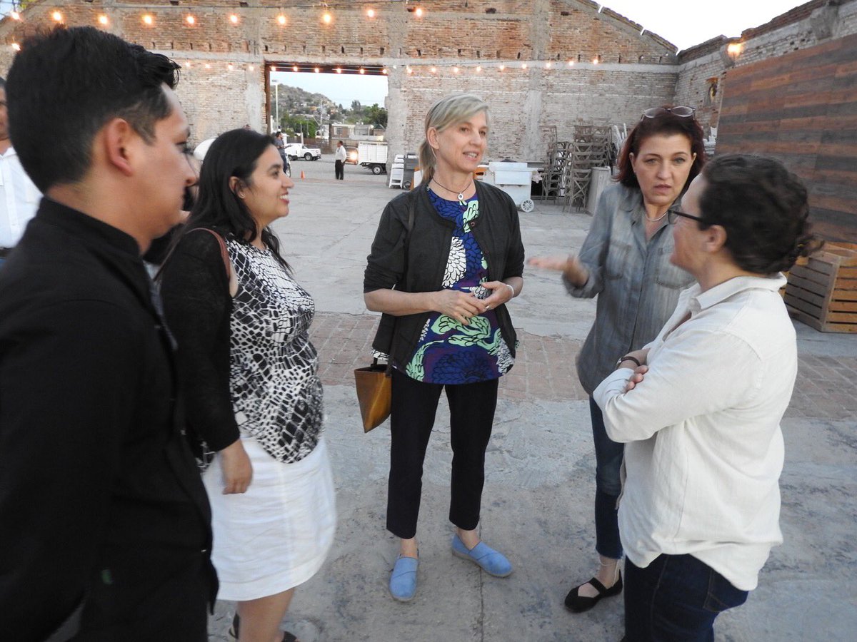 Con el fin de promover el dialogo entre Chefs de Estados Unidos y México así como líderes de la industria restaurantera, <a href="/chef_traci/">Traci Des Jardins</a> y chef <a href="/MarySueMilliken/">Mary Sue Milliken</a>  participaron en la Cumbre Gastronómica previo al <a href="/SonoraFestChef/">Festival del Chef Sonora</a> #eatwithUS #CulinaryDiplomacy 🍽️ <a href="/FundacionGanfer/">Fundación Ganfer</a>