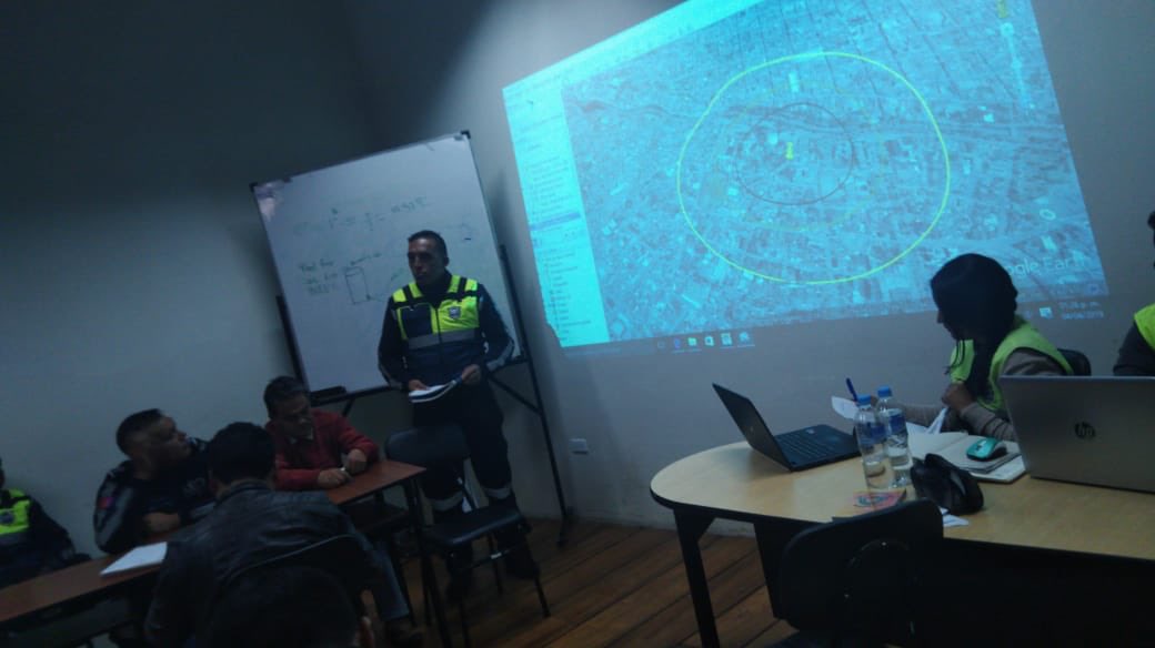 UebUgr's tweet photo. En el segundo día de taller, los participantes modelaron emergencias Químicas en diferentes ciudades del Ecuador.  Muy buenos resultados! https://t.co/xJ9MlSh9WB
