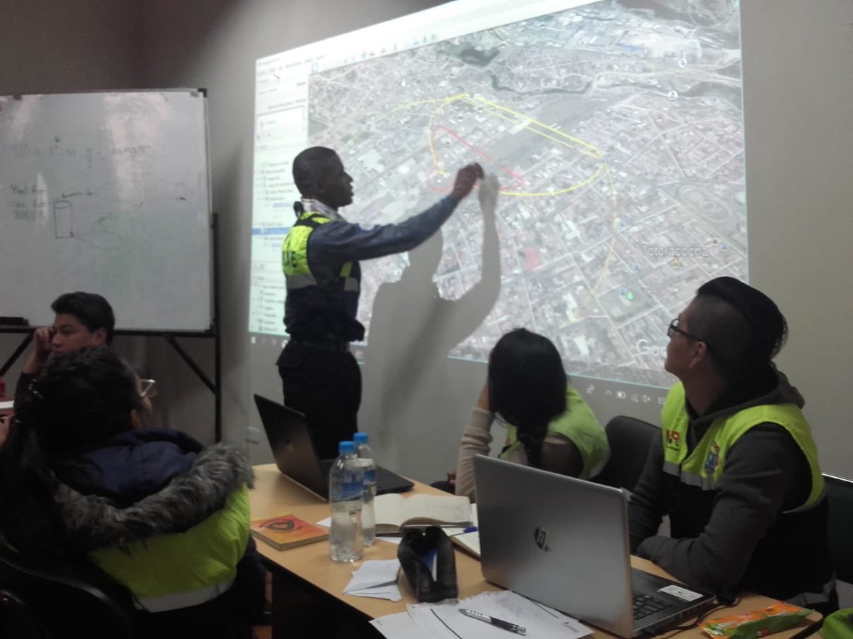 UebUgr's tweet photo. En el segundo día de taller, los participantes modelaron emergencias Químicas en diferentes ciudades del Ecuador.  Muy buenos resultados! https://t.co/xJ9MlSh9WB