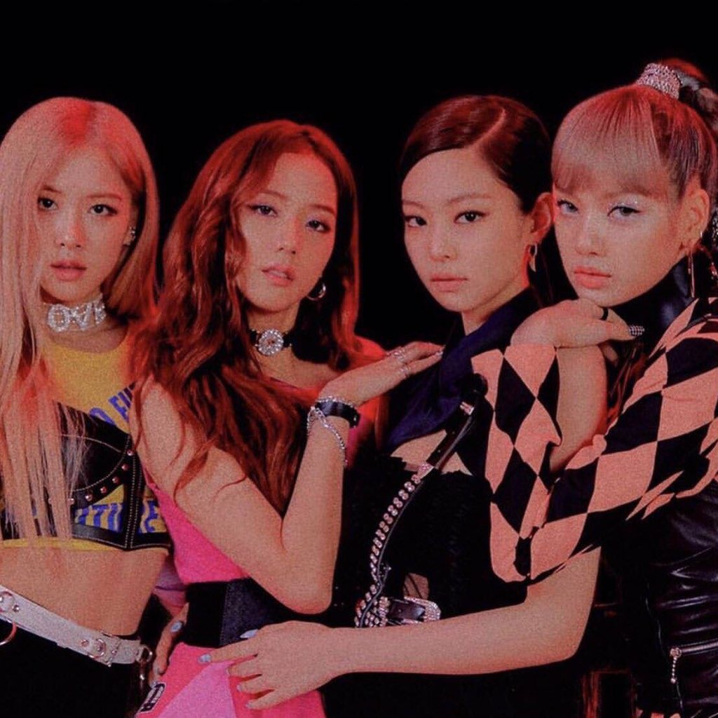 BPINKLATINO's tweet photo. KILL THIS LOVE debuta en la ubicación No.1 en el 'Chart Mundial de Canciones de iTunes'. ¡Son ahora el PRIMER grupo femenino de K-Pop en alcanzar este hito!.  

⚠️ El mini álbum no ha sido lanzado en todas partes todavía, sólo en algunos países.

CR: musicnewsfact &amp; ChartsBP https://t.co/VTzoghl7OI