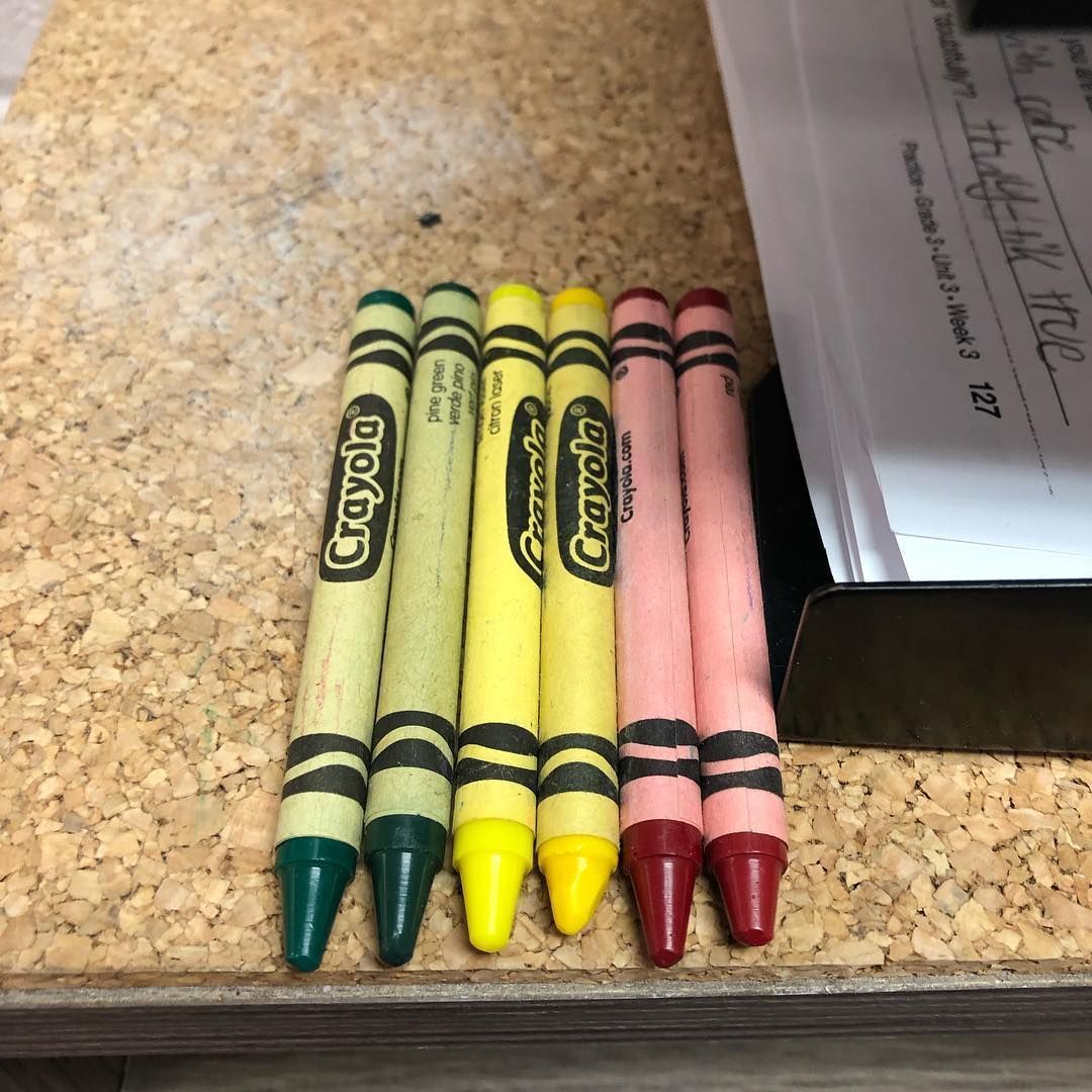 kellys3ps's tweet photo. Super easy way for students to assess their own learning - leave a red, green, and yellow crayon near your turn-in bin for students to assess themselves.  Red = I need help, Yellow = I'm starting to get this, Green = I've got this!  https://t.co/Cf0FbPC2ep https://t.co/V70CH55Mzf