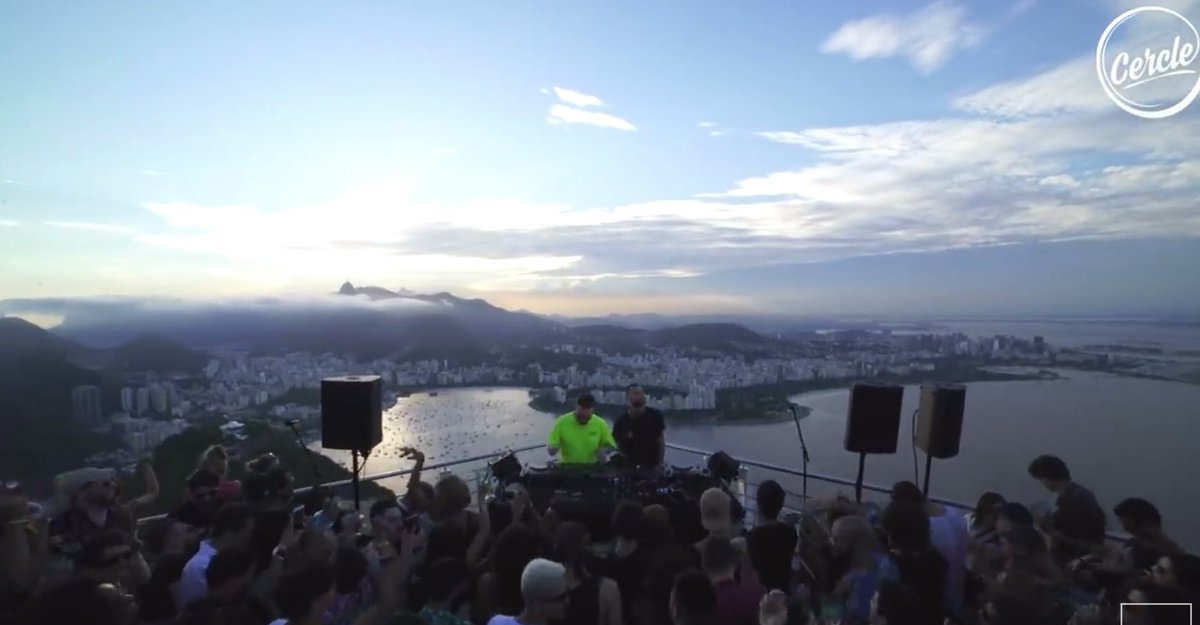 bettimsul's tweet photo. You can easily enjoy life in a way most people don't  #wheninRIO https://t.co/J3wvy1CjMh