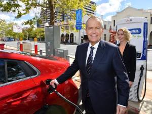 angrynationalis's tweet photo. #auspol 2019: #ClimateMadness still alive and well in #Australia https://t.co/DtUElvTMmu #BillsBuggered #LaborLoss2019 This is the hapless #Shorten 's #MichaelDaley moment! bloody idiot! https://t.co/QlOjwMyazz