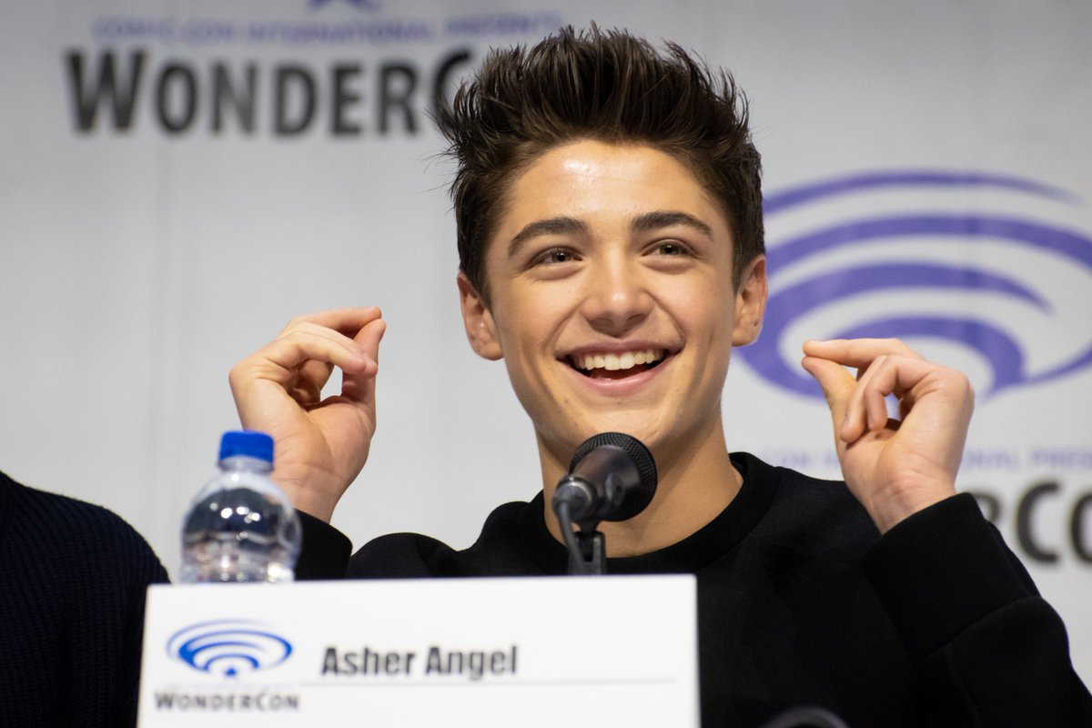 SeeArgh's tweet photo. Seeing @ZacharyLevi, @AsherAngel, #MarkStrong, &amp; @Jgrazerofficial at #wondercon2019 was fantastic, but seeing #Shazam on the big screen was even better. This life-long Shazam fan had a great week! See all my Shazam WonderCon panel pix at https://t.co/pABmQVESDC. #justsaytheword https://t.co/8yGfG1dphI