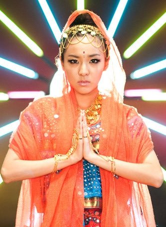 desicult's tweet photo. Kpop idols disrespecting/mocking/culturally appropriating South Asian/ desi culture - a thread ✨ https://t.co/gYIIXZq0xh