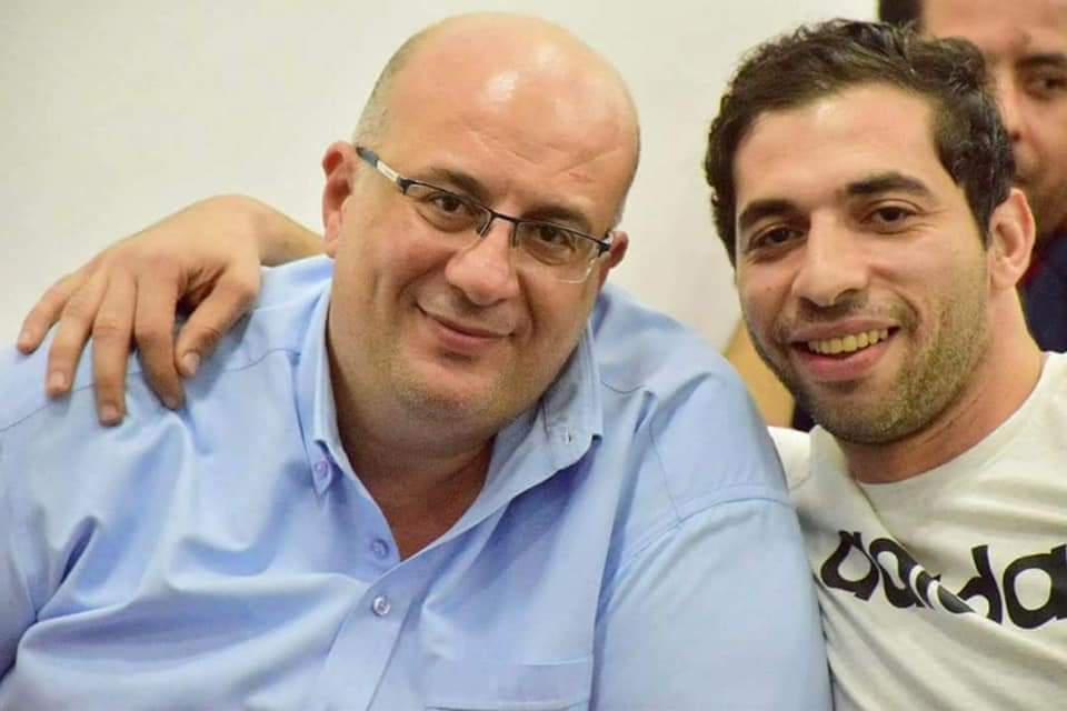 RAboregala's tweet photo. كلمنى عن الاحمر وفاضل ٣٠ ثانيه وهو بيقول للعيبه اهدوا اهدوا وياخد الكوره ويروح على الراجل الطويل ده ويرقصه ويجيب التعادل ...كل ده فى ٣٠ ثانيه ...ربنا يحميك يا عالمى       Ahmed Elahmar https://t.co/0Wqa3Ghr39