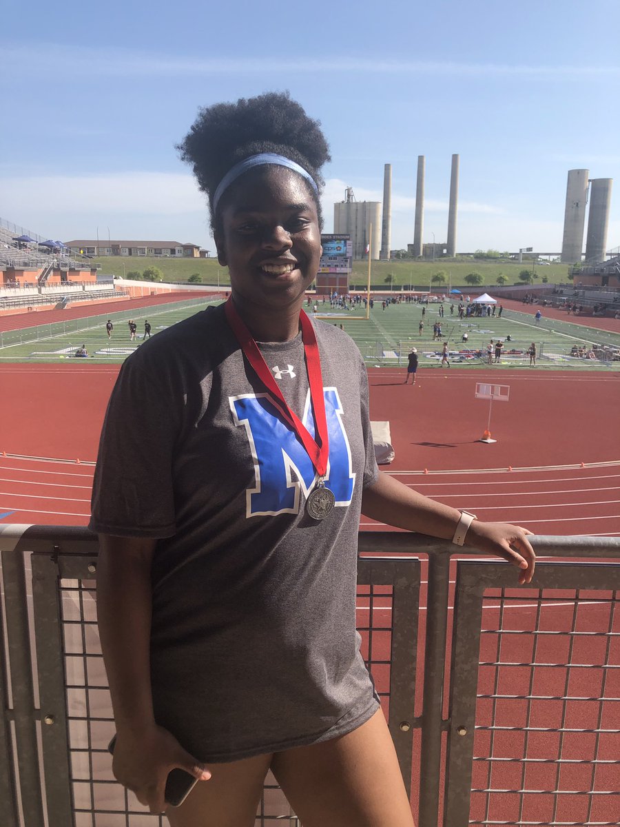 dmacgirlstrack's tweet photo. Amara Defoe advances to the Area Meet with a 2nd place finish in the Discus, and a new PR!!!👏🏾👏🏾 https://t.co/8RqJLat9lW