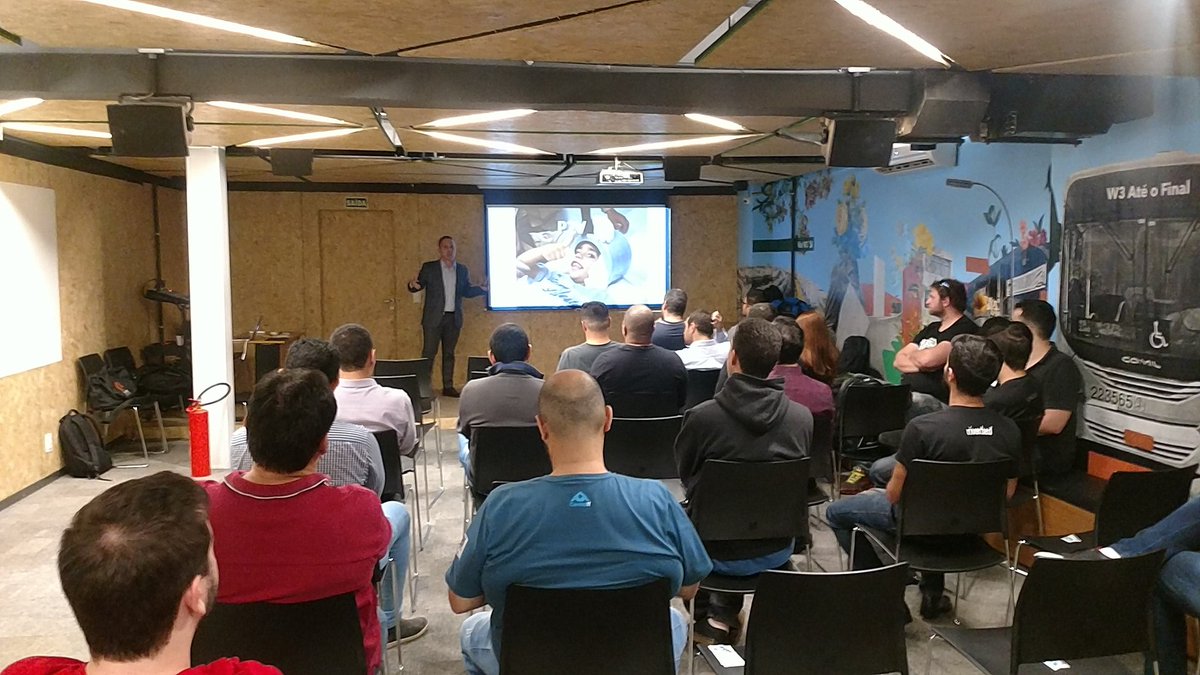 <a href="/myvmug/">VMware User Group</a> Já começou. Reunião do <a href="/VMUGBSB/">VMUG Brasilia</a> tá rolando. Corre pra cá.