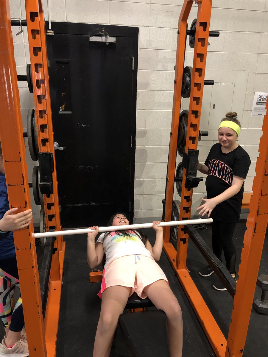 mrsabraves's tweet photo. Shout out to Coach Eaddy @Brave_Football for helping kick off our BSE Stong Mind, Strong Girl group with some basics in weightlifting. They really enjoyed it, and they all definitely felt those squats they learned the next day! #bscommunity #bravenation #strongbravegirls https://t.co/ujc3wzvWQ7