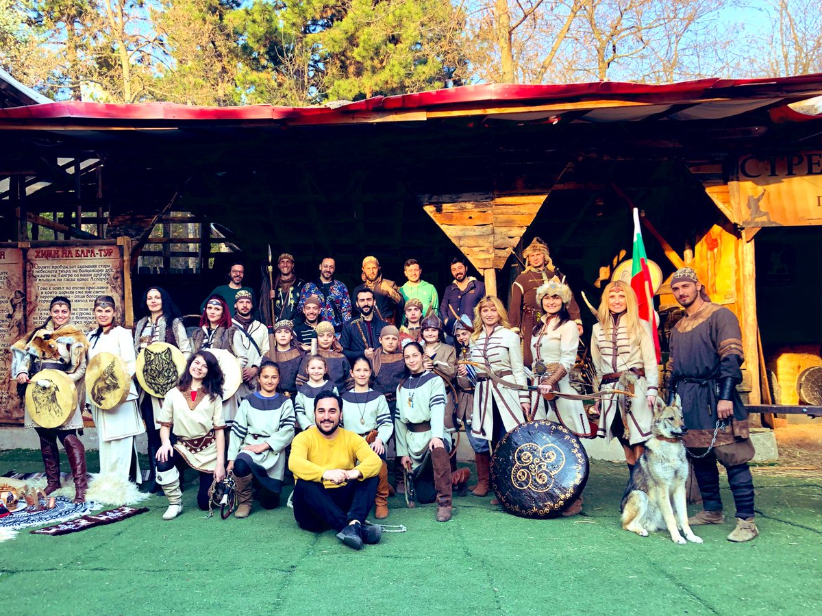 Savunma Sanatları ekibimizle Bulgar savaşçıların geleneksel savaş sanatı “Bagatur” çekimlerimiz devam ediyor. En yakın zamanda yayında olacak. Bekleyin :)