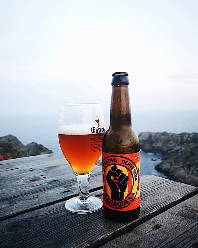 NervisBar's tweet photo. Directament de Cadaqués ens arriba la CCC Amber Ale Tres Maltes, de la Cooperativa Cervesera Artesana! #craftbeer https://t.co/ddL4j9OiY2 https://t.co/1BiCBRFQxC