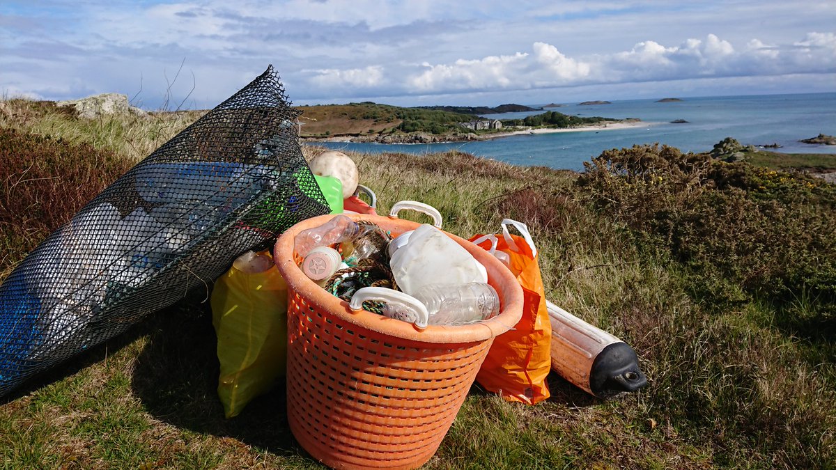 GHEcoLife's tweet photo. Thanks to Darren @ScillyWildlife for a great tour of Teän today. The #2minutebeachclean ended up being an all island clean. A dolphin skull now known as Matt to be used by @ScillyWildlife for #educational talks. #walkscillies  @Mattie_Evans  @ScillyTIC @visitIOS https://t.co/uFjPBYbKqj