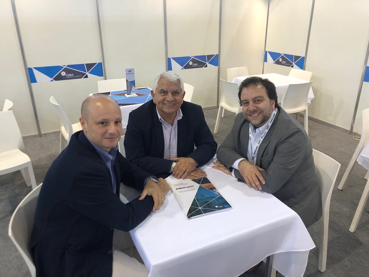 jeperezbay's tweet photo. Con Oscar Dethier presidente de @CimaPatagonia y Diego Mastrangelo en @evenpa2019 dando primeros pasos de #Federalizacion @IdeaArg #PyME #ClubDeLideresPyME https://t.co/0zqQ7hvDEp
