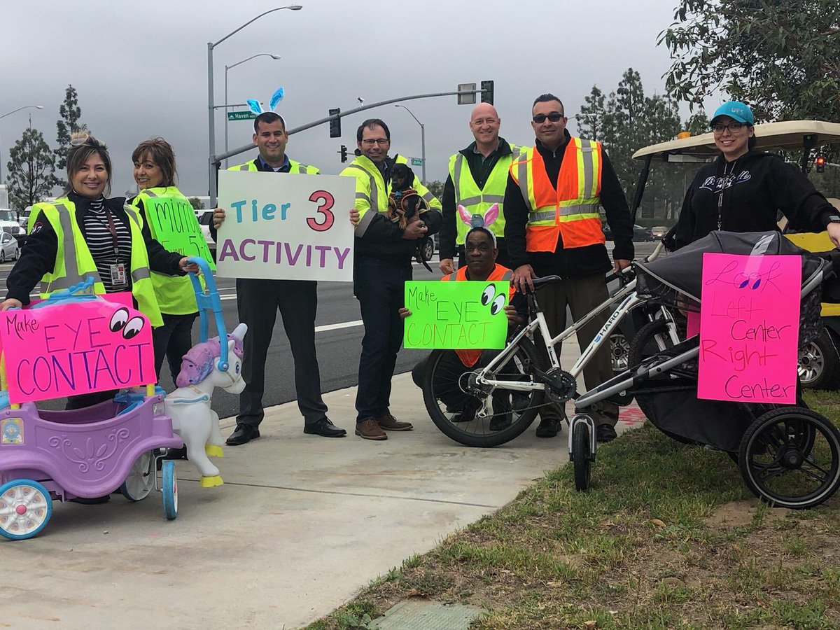 How do you prevent our most serious accidents? Engagement at the source! Mountain View Engaging with drivers at the intersection today! #Tier3Engagement ⁦<a href="/MorabitoKeith/">Keith Morabito</a>⁩ ⁦<a href="/CoronaCenterUPS/">Corona Center</a>⁩ ⁦<a href="/jrindafernshaw/">Fern Shaw</a>⁩ ⁦@SouthCalUPSers⁩