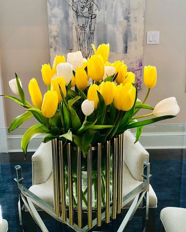 Tulips are always a sign that Spring is Here!  #timgreendesigns #atlantahomesandlifestyles #atlantadesign #atlantadesigner #springtime #springsummer2019 #tulips #losangelesdesign #losangelesdesigner ift.tt/2D8BreT