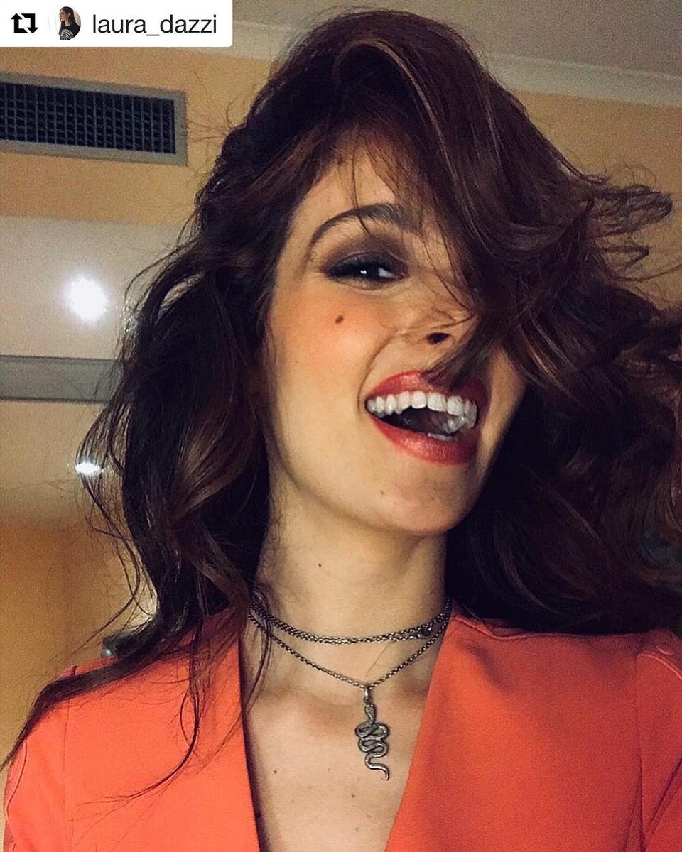 rock_jewels's tweet photo. REPOST
#kingsroadcollection SNAKE worn by @laura_dazzi 
#smile #laugh #snake #goodmorning #buongiornocosì #kingsroad #luckygirl #me #brunette #model #girl #daviddidonatello #tbt #love #cute #work #fashion #photooftheday #pickoftheday #instalike #instagood #instamood #instadaily https://t.co/Xhy9GdT4YB