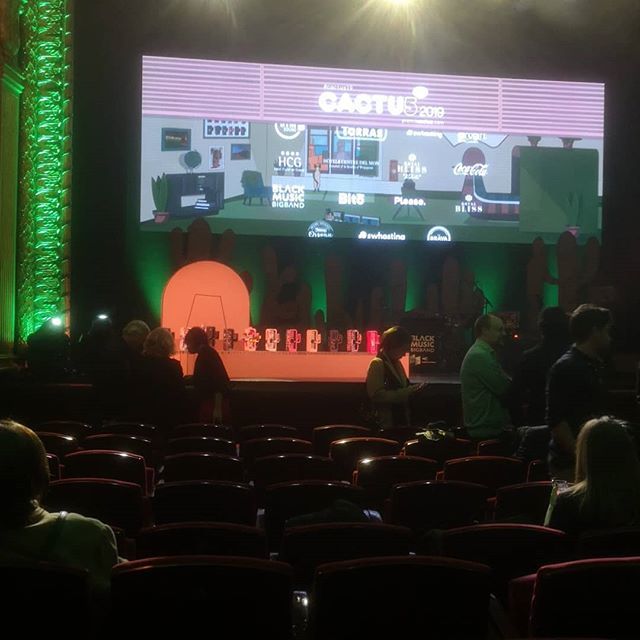 samuelf's tweet photo. Ja assegut per veure l'entrega dels @premiscactus. Alguns coneguts per aquí ;) #premiscactus #cactus19 https://t.co/AwfgYwbMsy