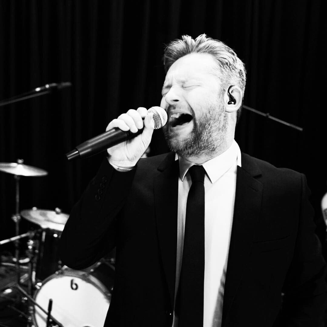 funkeditupuk's tweet photo. Professional swallower of microphones #singer #soulsinger #funksinger #motownsinger #soulband #funkband #motownband #soul #funk #motown https://t.co/T6PHFSVrKY