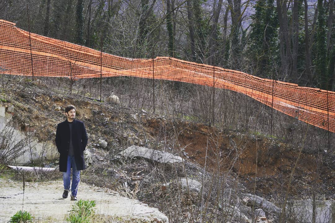 LinoGuanciale's tweet photo. Domani sera alle 21:20 su @RaiDue andrà in onda "L'Aquila 03:32 la generazione dimenticata". Se anche voi siete convinti del valore della memoria... guardatelo. #LAquila https://t.co/l9cXjSE1R4