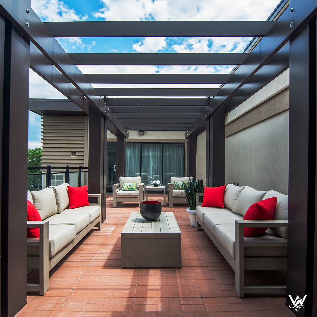 VDProperties's tweet image. We have so many great projects going! But they wouldn't be if it weren't for successful past projects like Wyndham Place in Oakville. 

Wyndham Place is done in VANDYK's signature finishes &amp;amp; inspired by Frank Llyod Wright.

#VANDYK #Oakville #tbt #vandyklegacy #condodesign