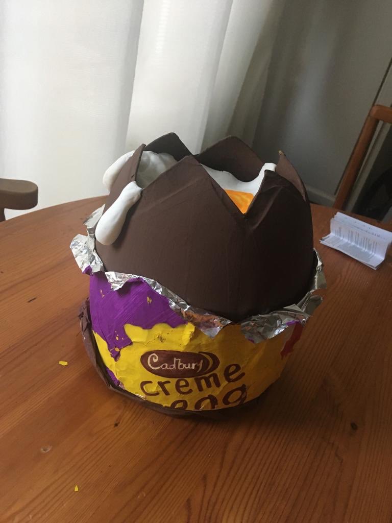 BookArtGuy's tweet photo. Giant cream egg hat we made for my son for school today @Easter ⁦@CadburyUK⁩ ⁦⁦@cadburyscreameg⁩ https://t.co/a4V8SJngqx