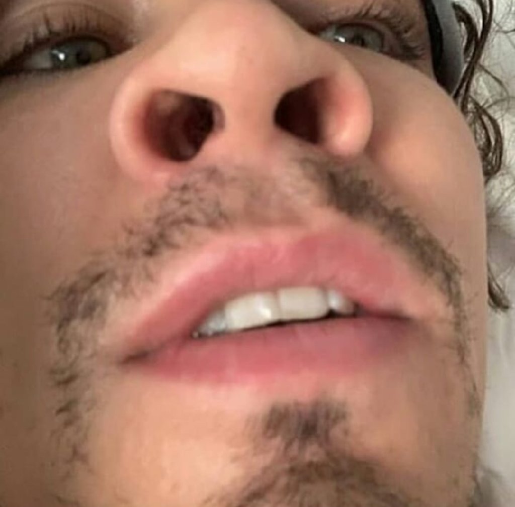 Robert Sheehan Memes tweet media