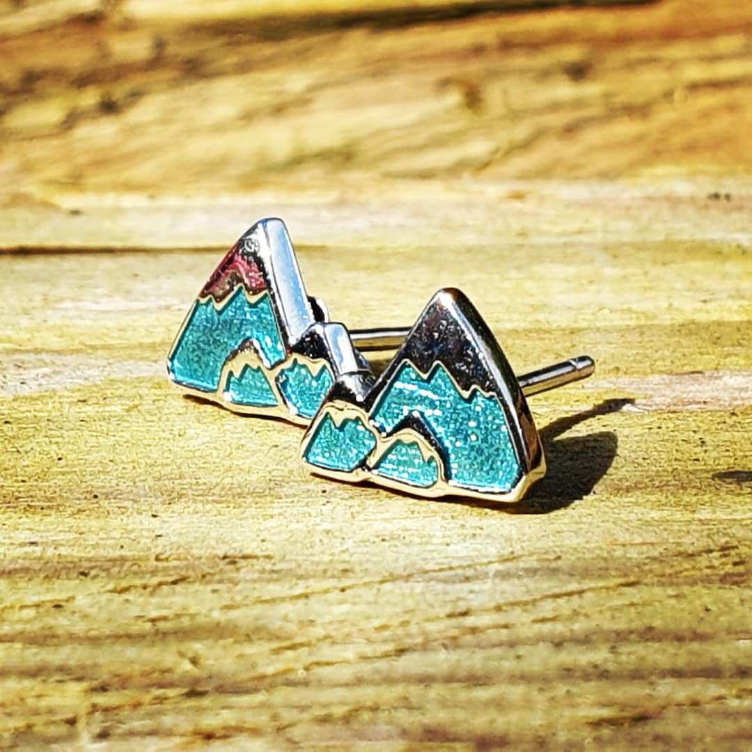 New In: silver mountain earrings 

#mountains #mountainadventures #mountaingirls #mountainlife #travel #adventure #explore #wanderlust #mountainjewellery #twinpeaks #earrings #climb  #hike #trek #walk #cumbria #getoutside