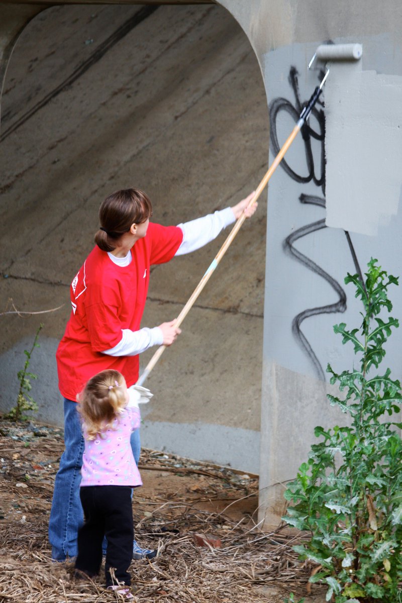 HNScharlotte's tweet photo. Do you know a #neighborhood leader, nonprofit or business in #CLT that has done great work for our #community? Nominate them for the 2019 Neighborhood Leadership Awards! We're accepting nominations thru 4/11: https://t.co/vopvk3KoCu https://t.co/KIyyh83TB4