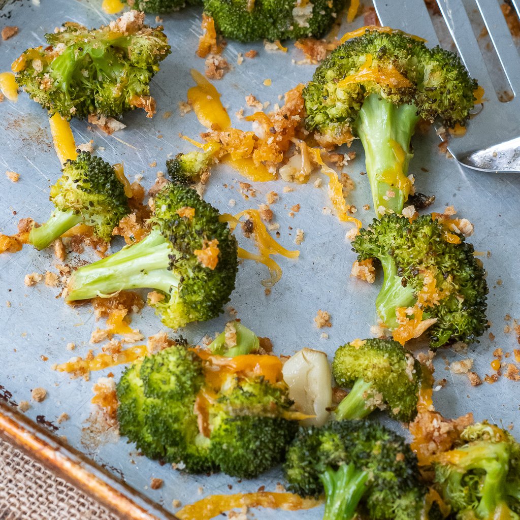 Baked Broccoli and Cheese is a quick and easy oven roasted broccoli recipe with melty cheese, garlic, and crispy breadcrumbs. This GO-TO side dish comes together in one pan and is on the table in 20 minutes! mamagourmand.com/baked-broccoli…