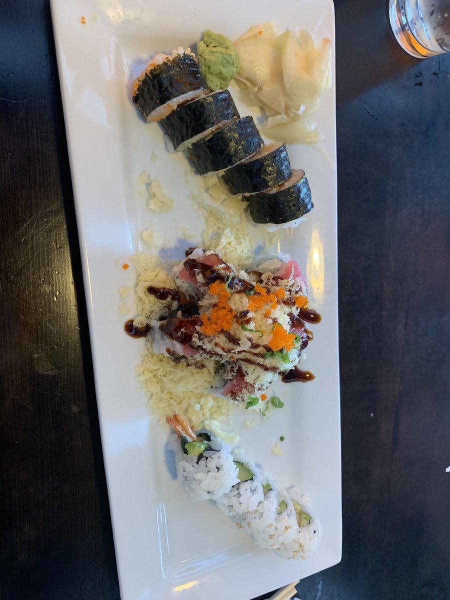 ksofiamercado's tweet photo. Yummy Sushi... amazing lunch courtesy of the best boss ever @Fosterz29 #SSLappreciation #IHX #lifeatatt @IhxOcala https://t.co/xdsrJwLVvz