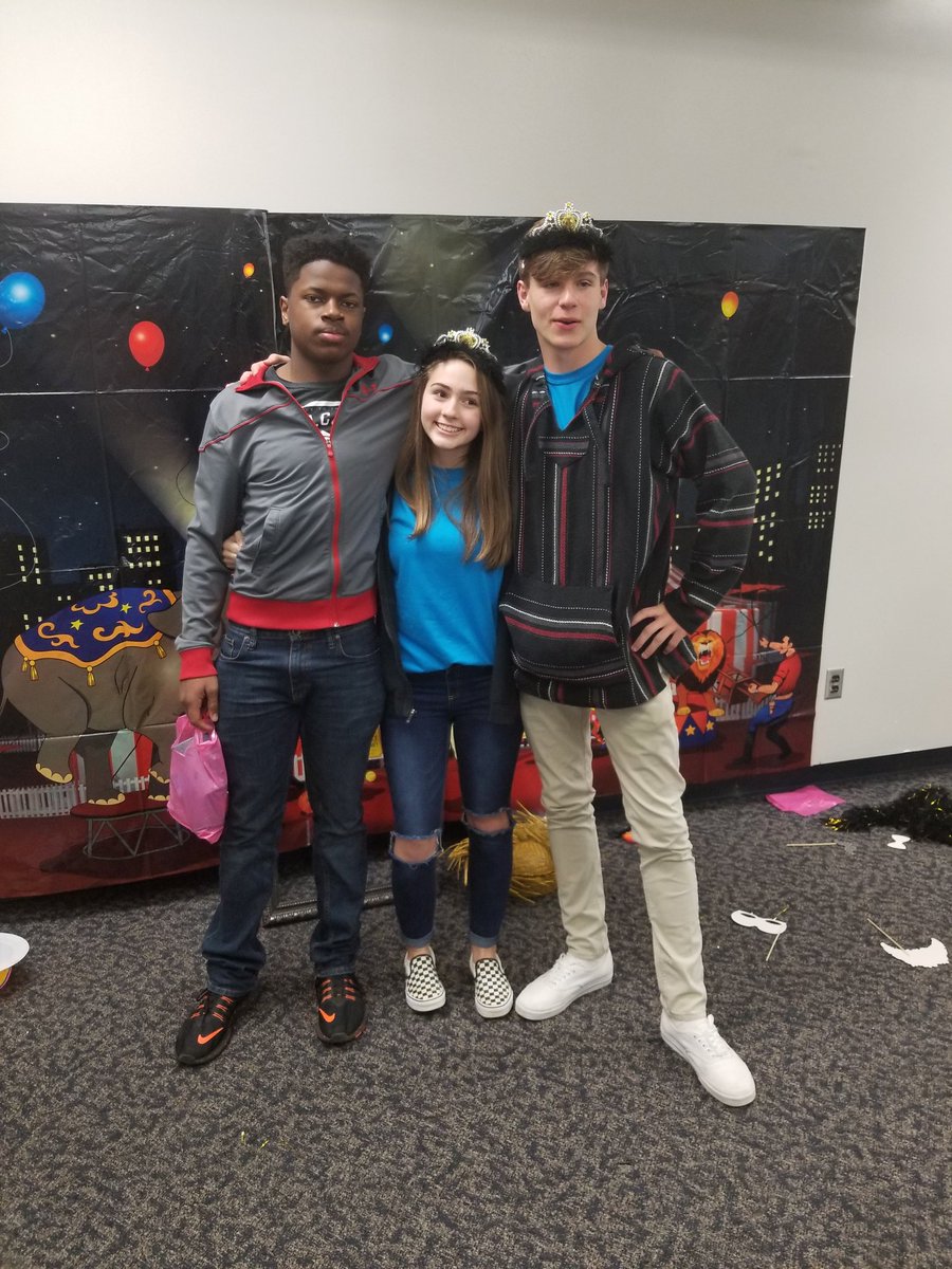 AshleyLamarca's tweet photo. Oak Grove High School's ETS students had a great time at The Great Escape field trip! #OG4LiFe @bevillstate @pamelabdennis @Lena_Liindsey https://t.co/iGij8jiRCp