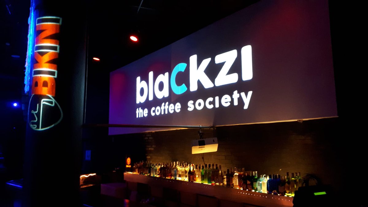 En <a href="/sala_bikini/">Sala Bikini  </a> esperando a @luand #Luand. #Thecoffeesociety