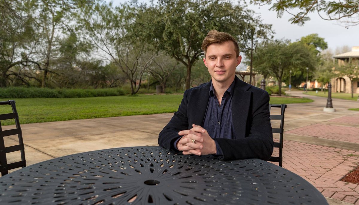 utrgv's tweet photo. Meet Vladimir Belous, a #UTRGV Chess Grandmaster and Accounting major from Moscow, Russia, who is on his way to compete in the Final Four of College Chess! ✌🤠
🔗: https://t.co/seDdCXyhoI
#ProfilesInExcellence https://t.co/f4Nl65OfOE