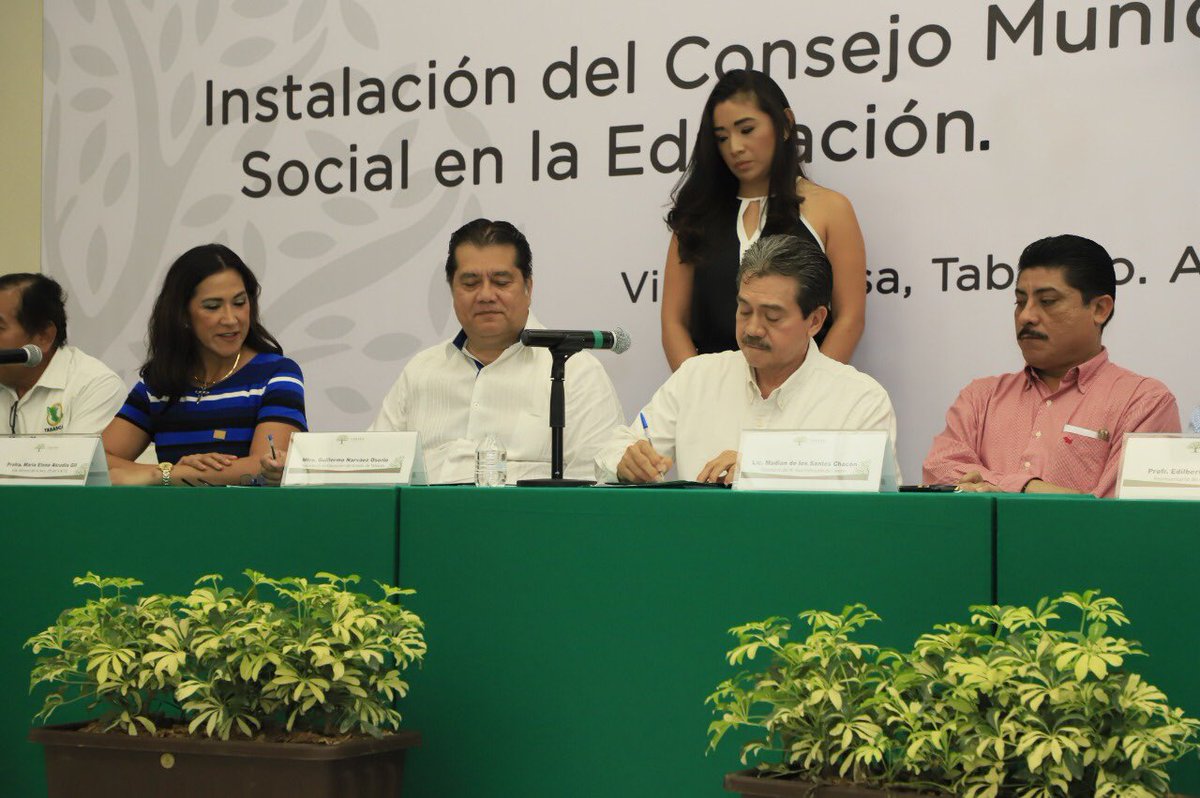 EvaristoHdzCruz's tweet photo. En la instalación del "Consejo Municipal de Participación Social en la Educación", coincidí con mi amigo Guillermo Narváez, que el mejor ejercicio democrático, es aquel que garantiza la educación de calidad para nuestros niños y jóvenes. 

Gracias por tu apoyo Secretario. https://t.co/RhncJVe2iP