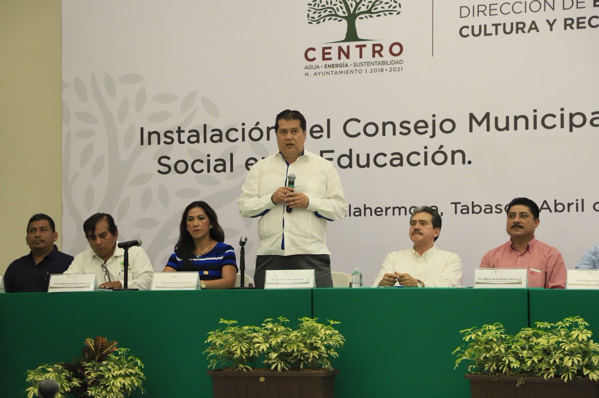 EvaristoHdzCruz's tweet photo. En la instalación del "Consejo Municipal de Participación Social en la Educación", coincidí con mi amigo Guillermo Narváez, que el mejor ejercicio democrático, es aquel que garantiza la educación de calidad para nuestros niños y jóvenes. 

Gracias por tu apoyo Secretario. https://t.co/RhncJVe2iP